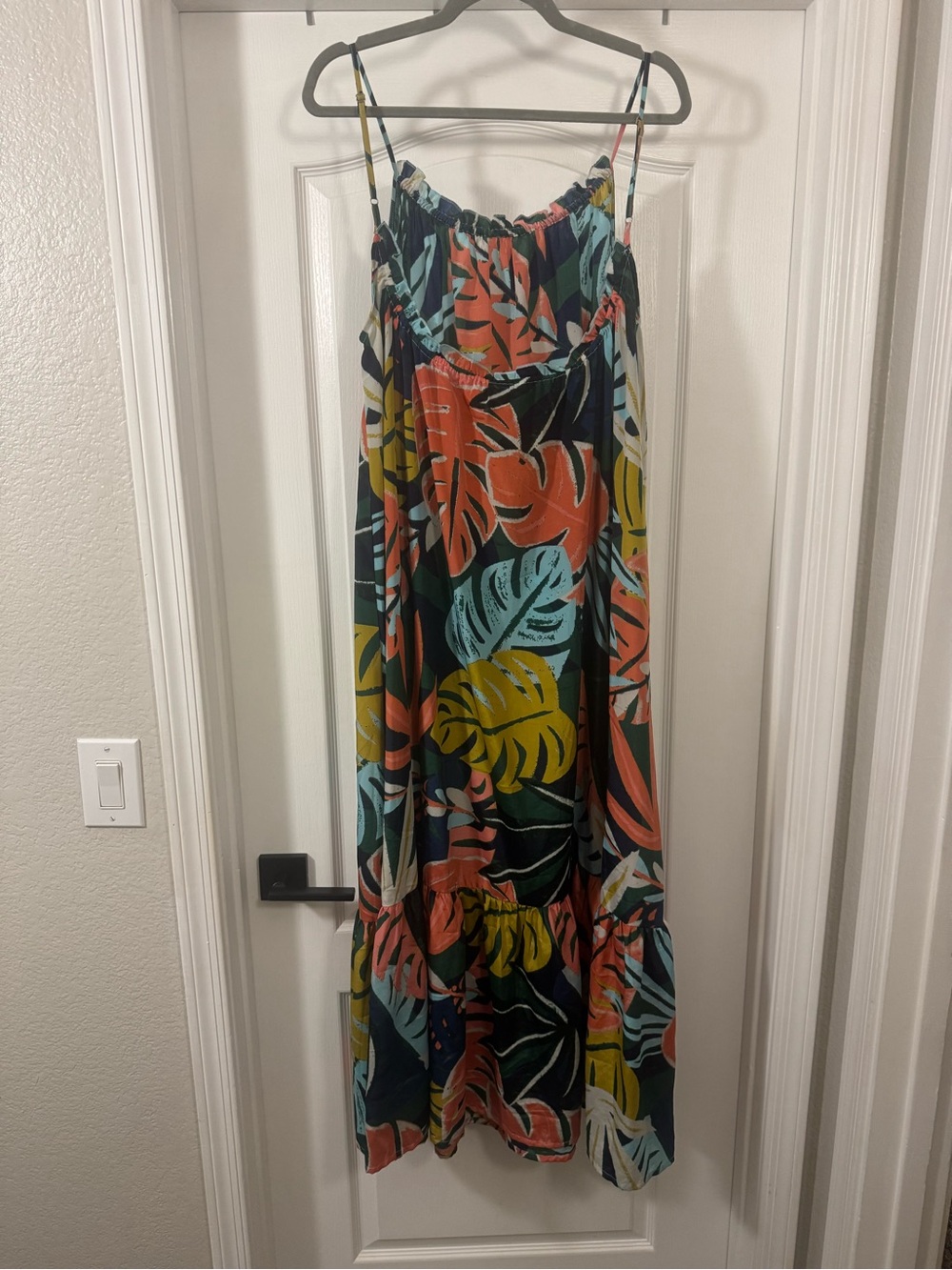 True Destinations Tropical Leaf Print Maxi Dress - Picture 4 of 9